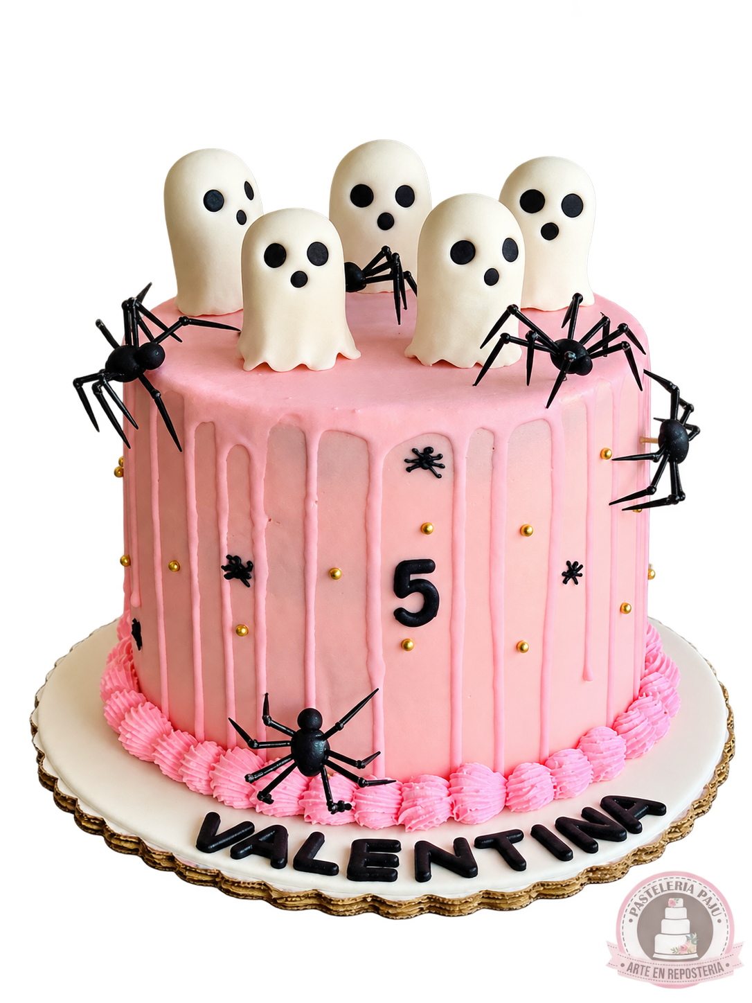 Pastel rosa de Halloween con fantasmas y arañas